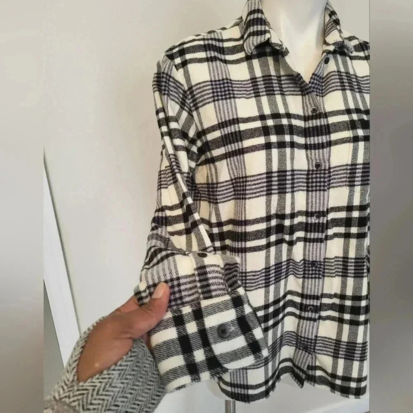 Madewell Flannel Oversized Ex-Boyfriend Shirt in Romana Plaid(S) - Picture 6 of 10